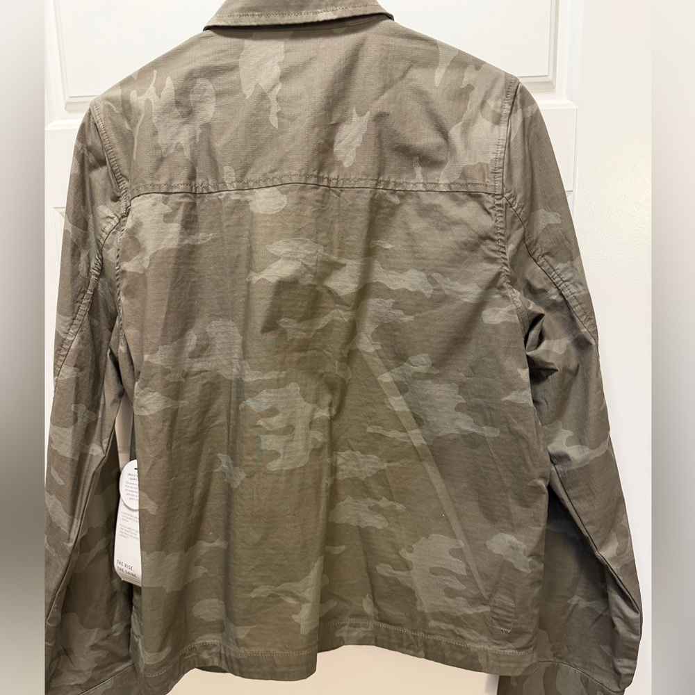 Vuori Women’s Ripstop Jacket Oregano Camo NWT Size L - Picture 6 of 6